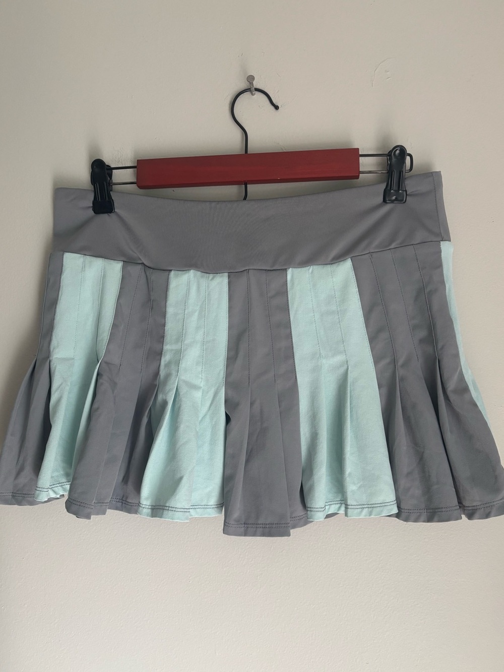 FILA Pleated Two-Tone Mini Built in Skirt in Gray and mint EUC